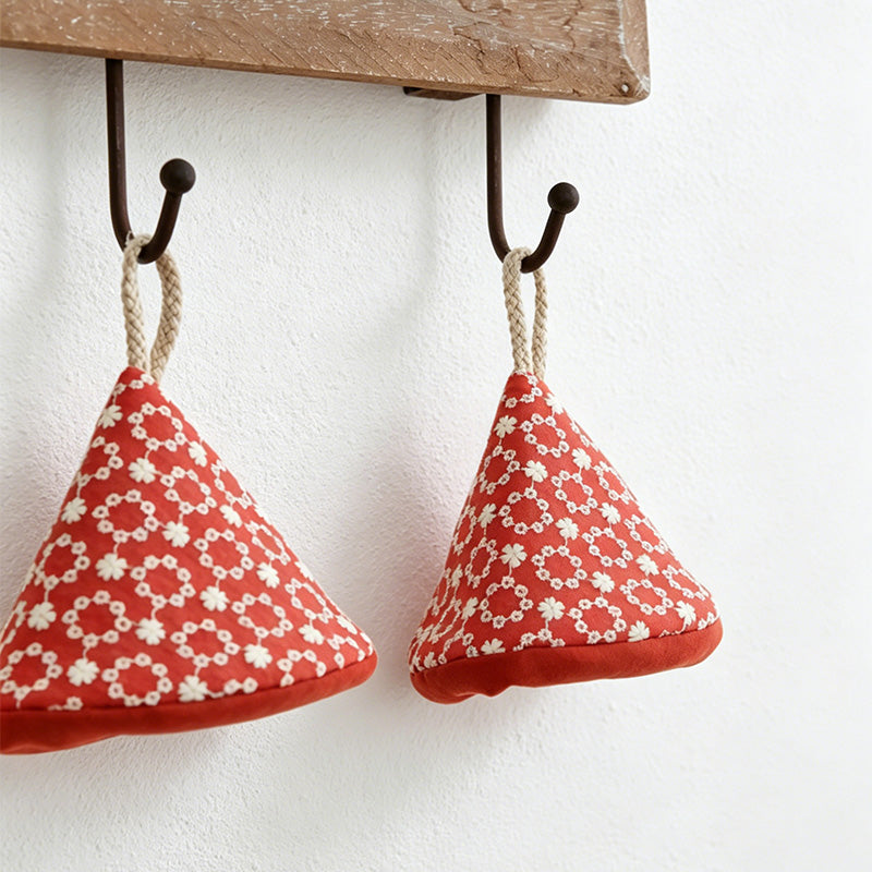 CouldNook Triangular Pot Handle Cap - Aesthetic insulated Kitchen Grip