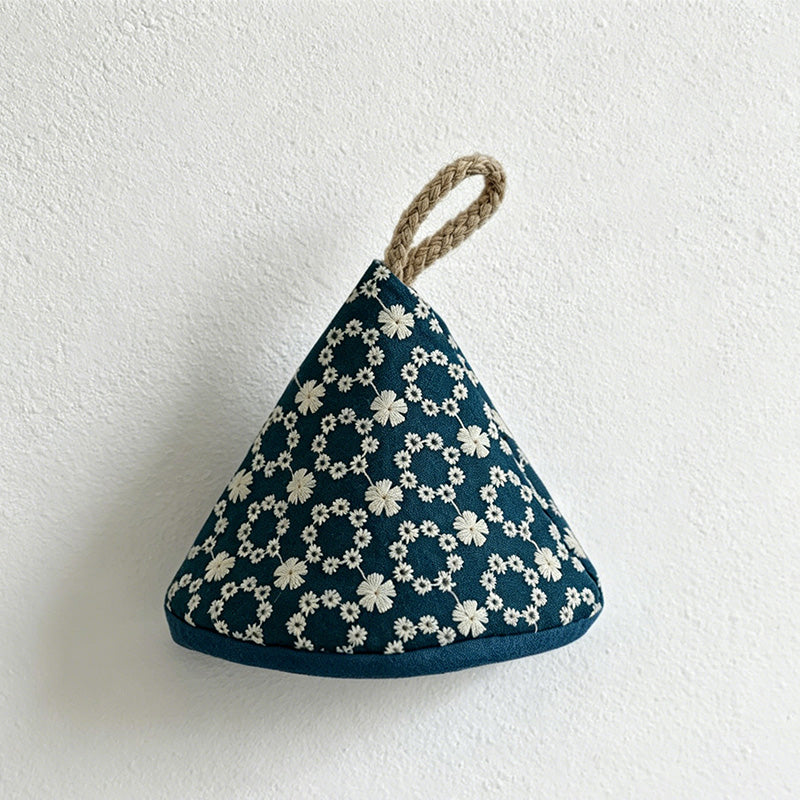 CouldNook Triangular Pot Handle Cap - Aesthetic insulated Kitchen Grip