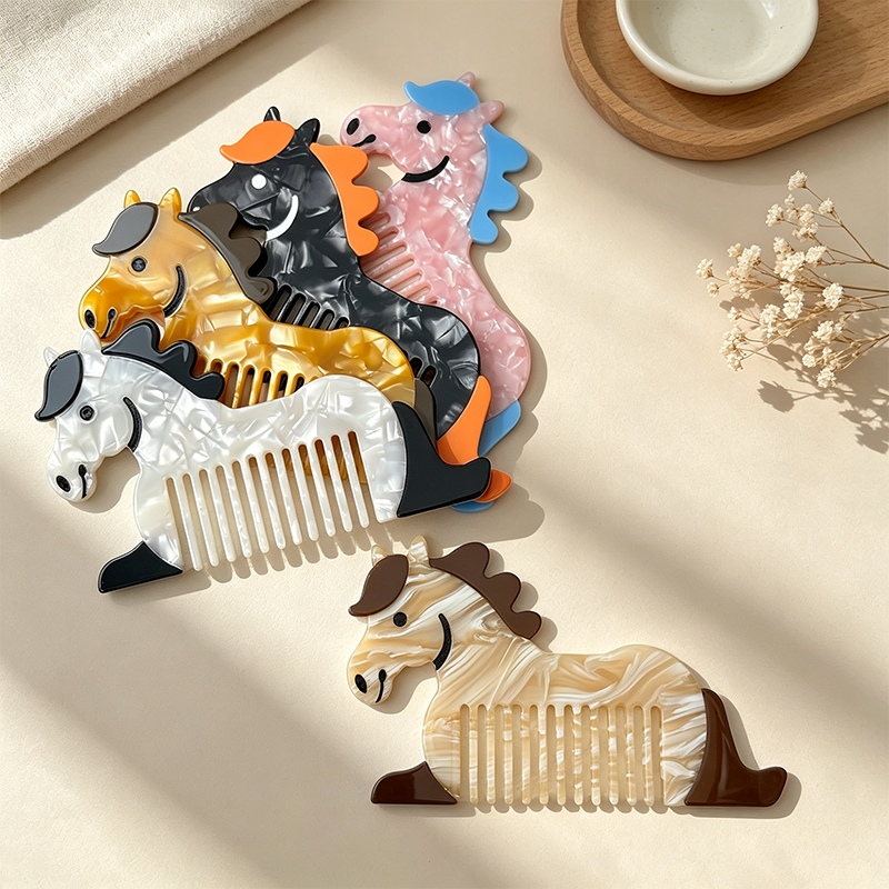 CouldNook Horse Shape Hair Comb - Visible Tooth Profile