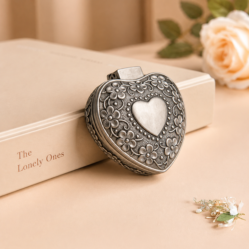 CouldNook Romantic Heart Wedding Box - Aesthetic Rose Engraved Ring Case (小胡0602-8ZA7HOB28)