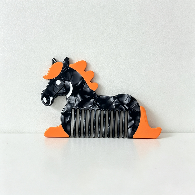 CouldNook Horse Shape Hair Comb - Visible Tooth Profile