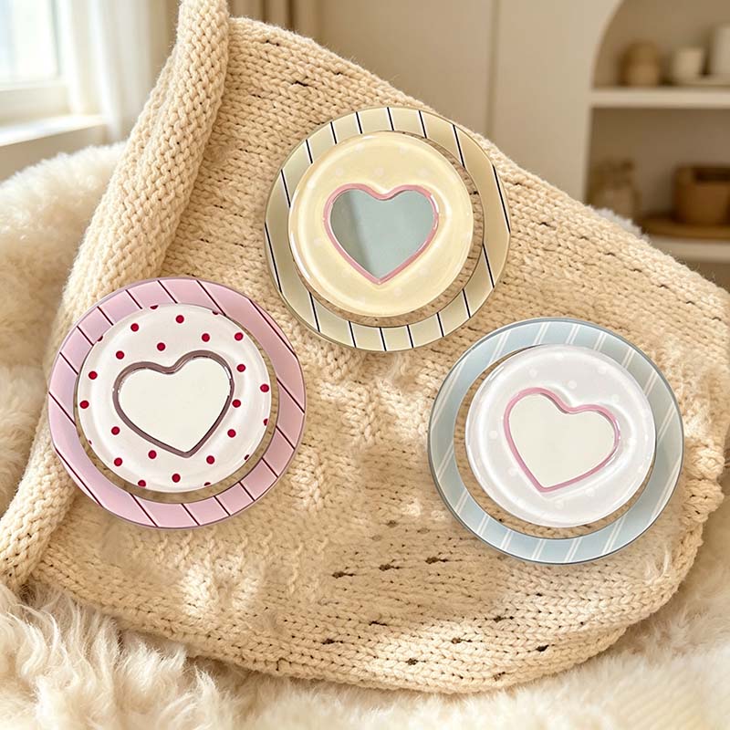 CouldNook Heart Magnetic Phone Grip - Polka-Dot Mirror Finish