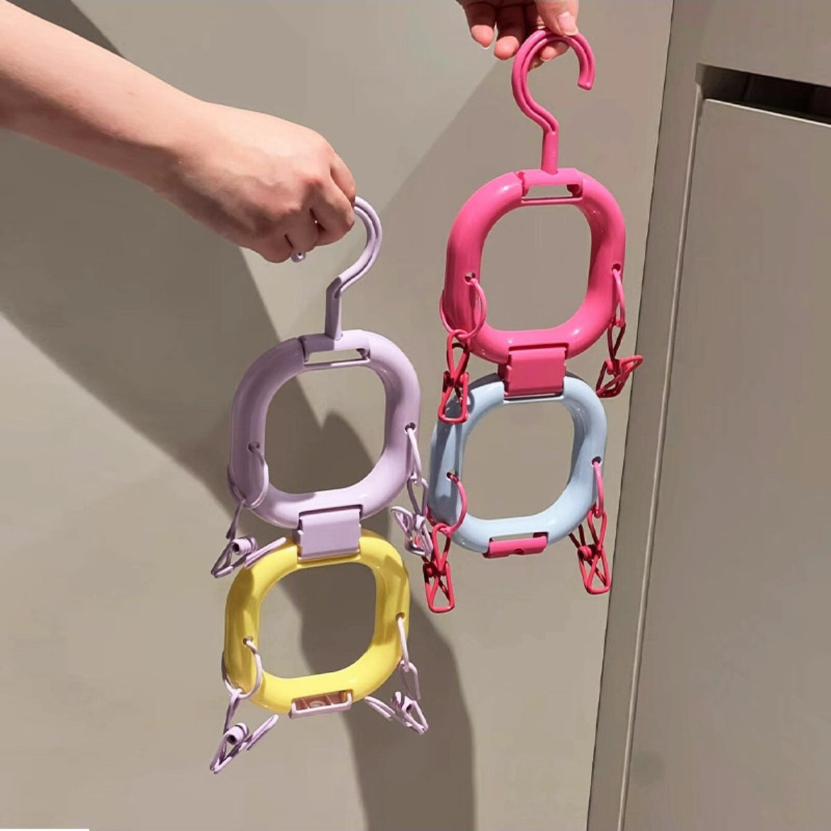 CouldNook Hanging Hat Organizer - Linked Rings And Rotating Hook