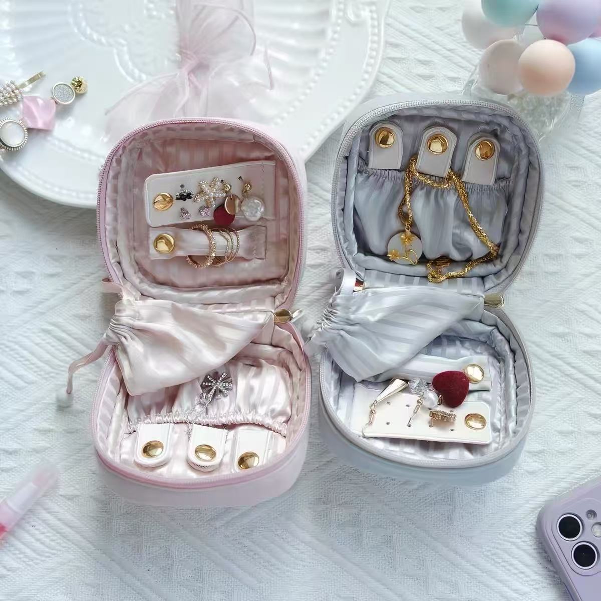 CouldNook Bow Jewelry Case - Ribbon Border And Inner Fastenings