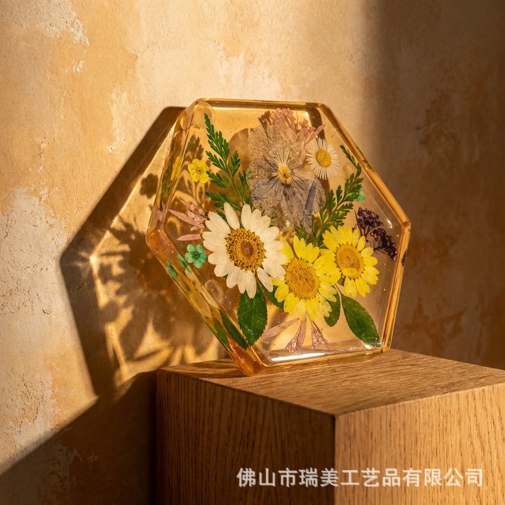 CouldNook Hexagonal Floral Coaster - Clear Body and Pressed Flower Arrangement