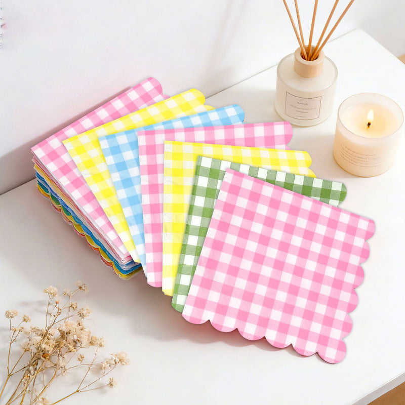 CouldNook Gingham Paper Napkin Set - Scalloped Edges and Square Shape