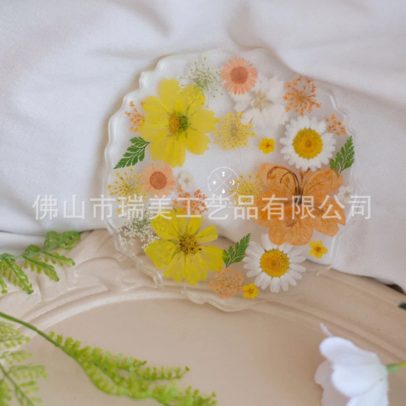 CouldNook Dried Flower Resin Coaster - Clear Body and Wavy Edge