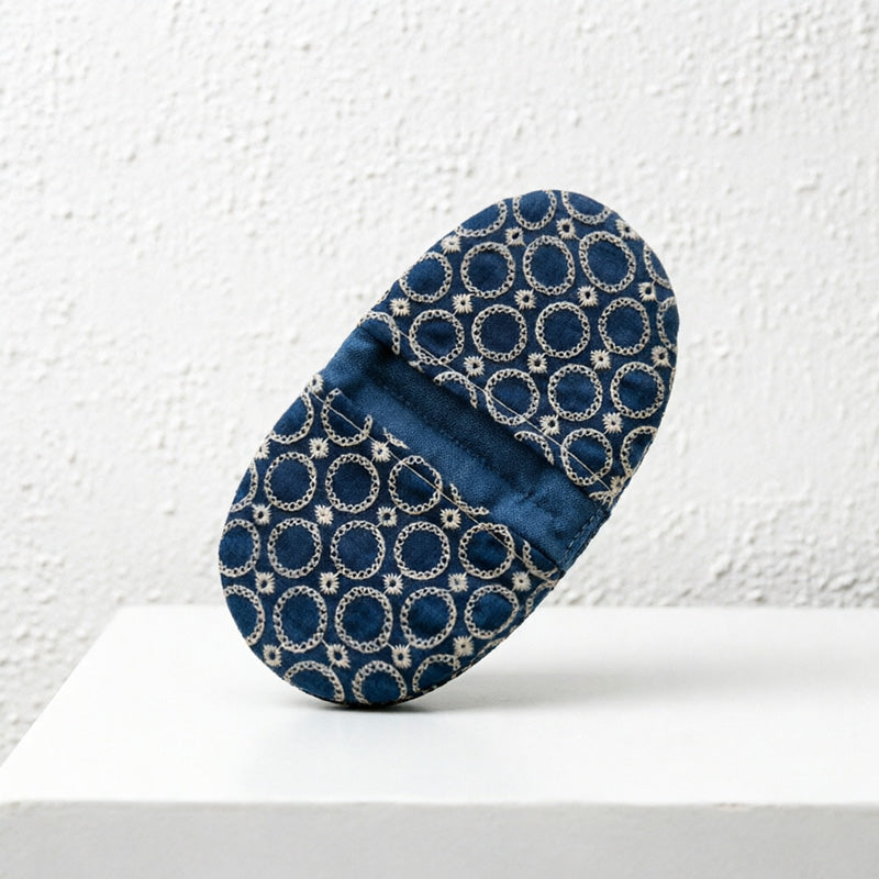 CouldNook Embroidered Oval Pot Holder - Heat Resistant Pinch Mitt for Dutch Ovens